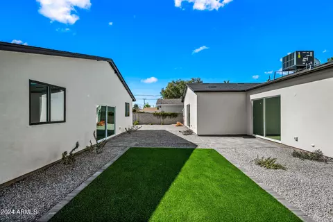 Exterior - 1323 E Oregon Ave, Phoenix, AZ 85014 photo 8 of 13
