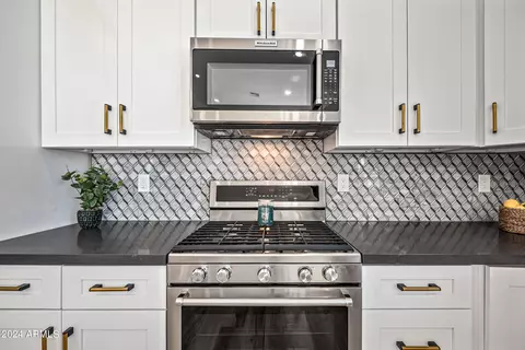 Kitchen - 1323 E Oregon Ave, Phoenix, AZ 85014 photo 7 of 15