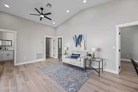 Entry Way - 1323 E Oregon Ave, Phoenix, AZ 85014 photo 4 of 5
