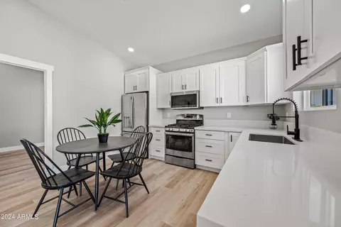 Kitchen - 1323 E Oregon Ave, Phoenix, AZ 85014 photo 12 of 15
