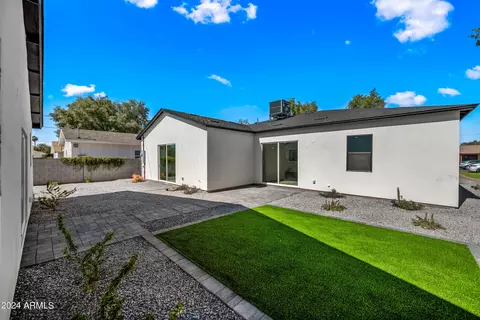 Exterior - 1323 E Oregon Ave, Phoenix, AZ 85014 photo 6 of 13