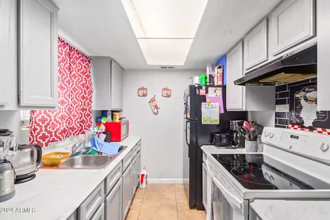 Kitchen - 711 E Marilyn Ave, Mesa, AZ 85204 photo 8 of 8