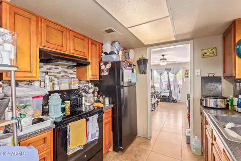 Kitchen - 711 E Marilyn Ave, Mesa, AZ 85204 photo 2 of 8