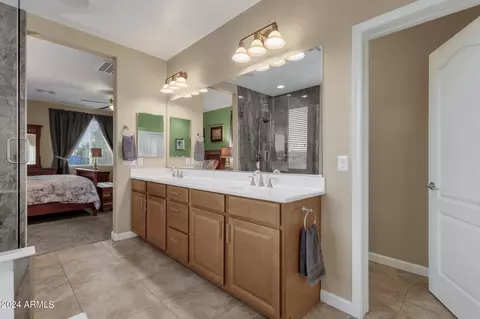 Bath - 1074 E Periwinkle Way, Gilbert, AZ 85297 photo 6 of 6