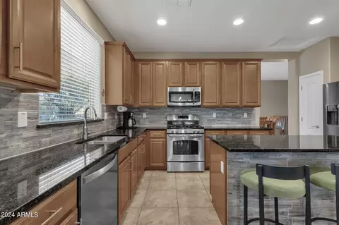 Kitchen - 1074 E Periwinkle Way, Gilbert, AZ 85297 photo 4 of 5