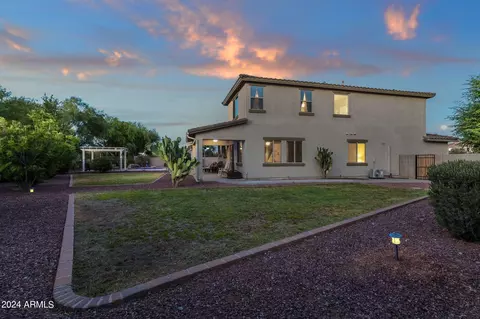 Exterior - 1074 E Periwinkle Way, Gilbert, AZ 85297 photo 6 of 14