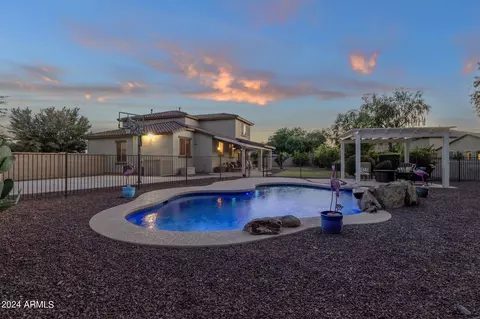 Exterior - 1074 E Periwinkle Way, Gilbert, AZ 85297 photo 14 of 14