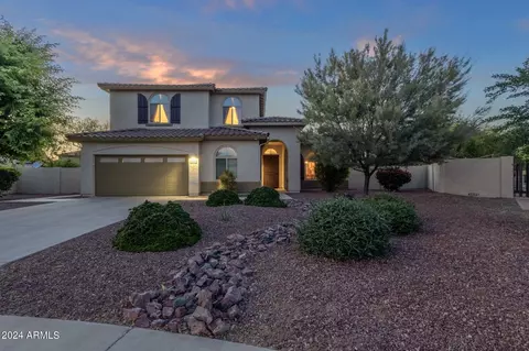 Exterior - 1074 E Periwinkle Way, Gilbert, AZ 85297 photo 3 of 14