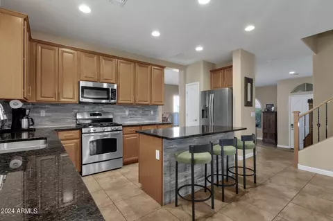 Kitchen - 1074 E Periwinkle Way, Gilbert, AZ 85297 photo 3 of 5