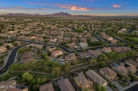 View/Area - 1074 E Periwinkle Way, Gilbert, AZ 85297 photo 6 of 19