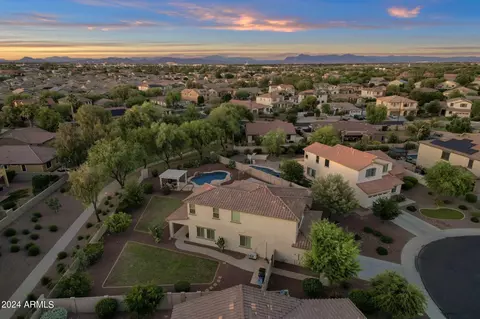 View/Area - 1074 E Periwinkle Way, Gilbert, AZ 85297 photo 4 of 19