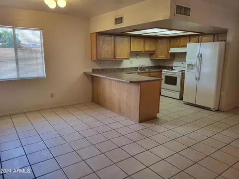 454 E Hackamore St, Mesa, AZ 85203 photo 4