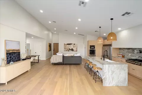 2437 E Highland Ave, Phoenix, AZ 85016 photo 9