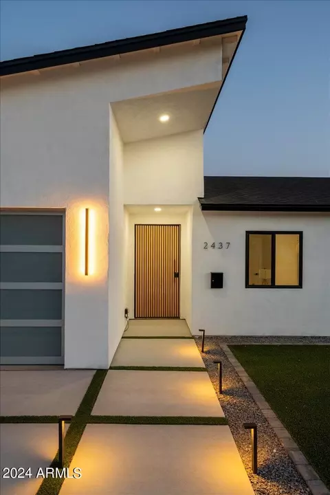 2437 E Highland Ave, Phoenix, AZ 85016 photo 2