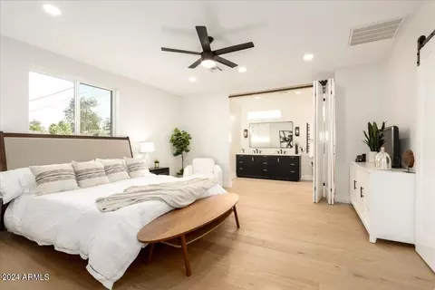 2437 E Highland Ave, Phoenix, AZ 85016 photo 13