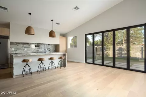 2437 E Highland Ave, Phoenix, AZ 85016 photo 6
