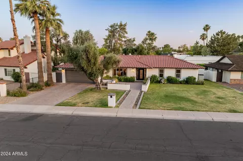 215 W Las Palmaritas Dr, Phoenix, AZ 85021