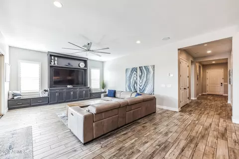 2940 E Daley Ln, Phoenix, AZ 85050 photo 8