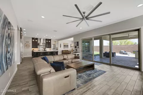 2940 E Daley Ln, Phoenix, AZ 85050 photo 9