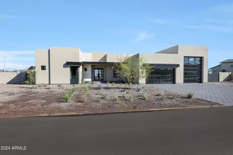 1204 E Smokehouse Trl, Phoenix, AZ 85085 photo 2