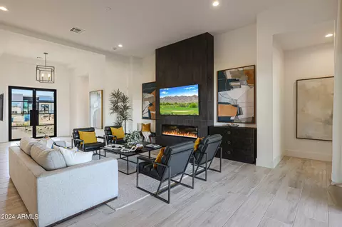 1204 E Smokehouse Trl, Phoenix, AZ 85085 photo 5