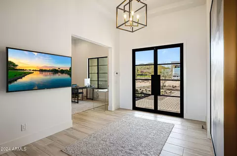 1204 E Smokehouse Trl, Phoenix, AZ 85085 photo 8