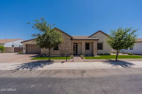 Exterior - 1709 Everglade Ln, Gilbert, AZ 85298 photo 1 of 15