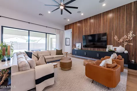 Living - 1709 Everglade Ln, Gilbert, AZ 85298 photo 2 of 4