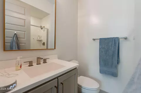 Bath - 1709 Everglade Ln, Gilbert, AZ 85298 photo 3 of 6