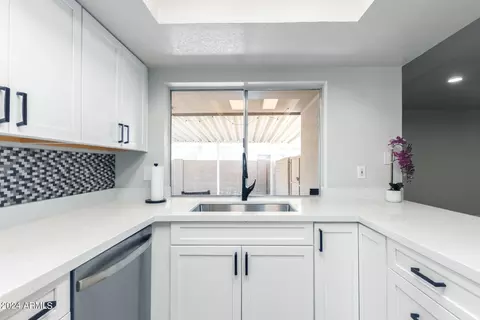 3355 W Juniper Ave, Phoenix, AZ 85053 photo 8