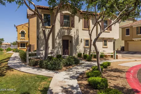 110 W Laurel Ct, Gilbert, AZ 85233 photo 2