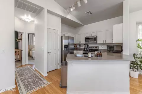 110 W Laurel Ct, Gilbert, AZ 85233 photo 9