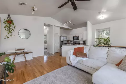 110 W Laurel Ct, Gilbert, AZ 85233 photo 5