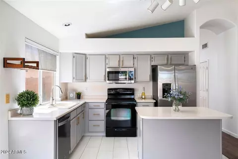 1218 W Myrna Ln, Tempe, AZ 85284