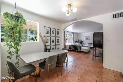 Dining - 5535 N 11th St, Phoenix, AZ 85014 photo 1 of 2