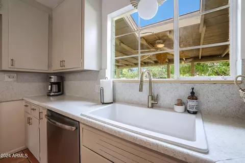 Kitchen - 5535 N 11th St, Phoenix, AZ 85014 photo 4 of 4