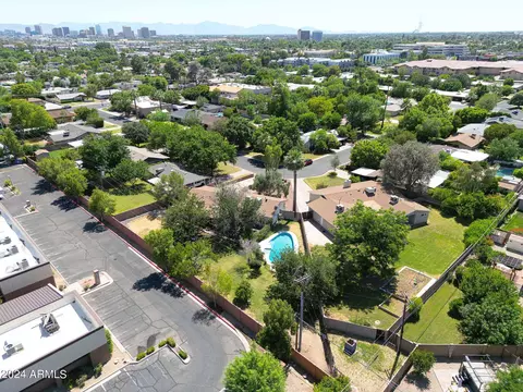 View/Area - 5535 N 11th St, Phoenix, AZ 85014 photo 3 of 4