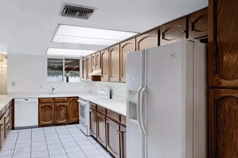 6411 E Holiday Dr, Mesa, AZ 85215 photo 13