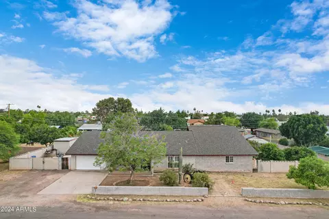 6411 E Holiday Dr, Mesa, AZ 85215
