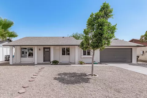 513 W Oraibi Dr, Phoenix, AZ 85027 photo 2
