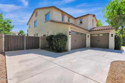 2595 E Carob Dr, Gilbert, AZ 85298 photo 4