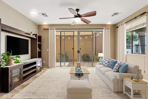 882 S Wallrade Ln, Gilbert, AZ 85296 photo 6