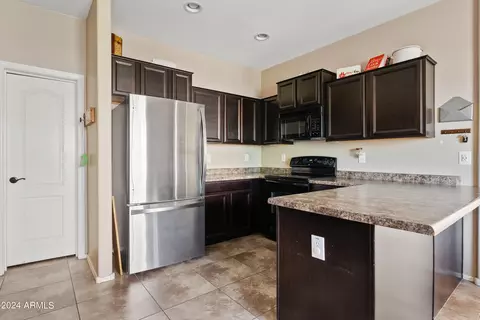 882 S Wallrade Ln, Gilbert, AZ 85296 photo 11