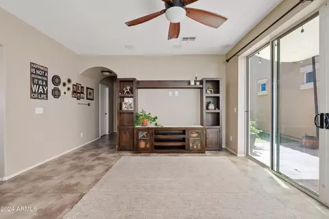 882 S Wallrade Ln, Gilbert, AZ 85296 photo 4