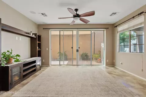 882 S Wallrade Ln, Gilbert, AZ 85296 photo 5