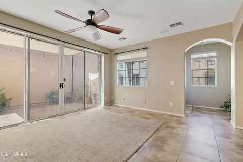882 S Wallrade Ln, Gilbert, AZ 85296 photo 3