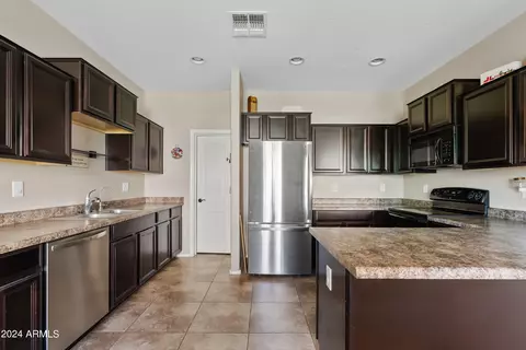 882 S Wallrade Ln, Gilbert, AZ 85296 photo 10