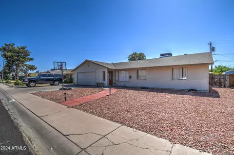 8122 N 55th Dr, Glendale, AZ 85302