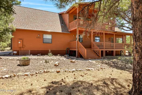 2221 E Mountain Lion Ln, Overgaard, AZ 85933
