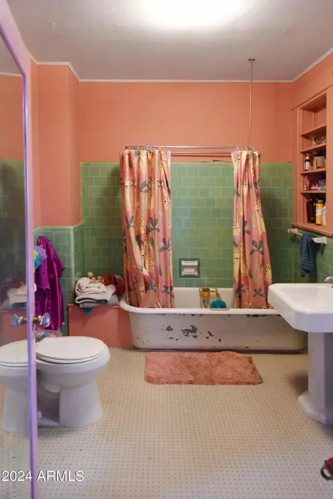 Bath - 200 E Vista St, Bisbee, AZ 85603 photo 4 of 11